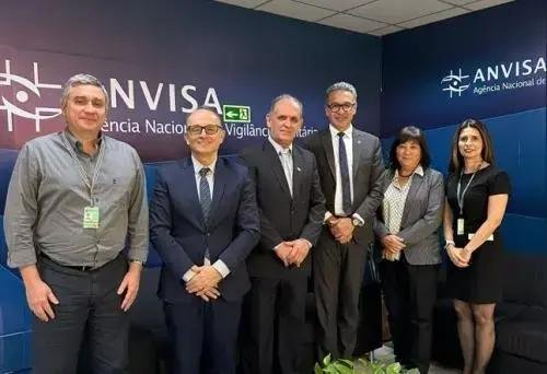 FEBRASGO e ANVISA discutem regulação de implantes hormonais