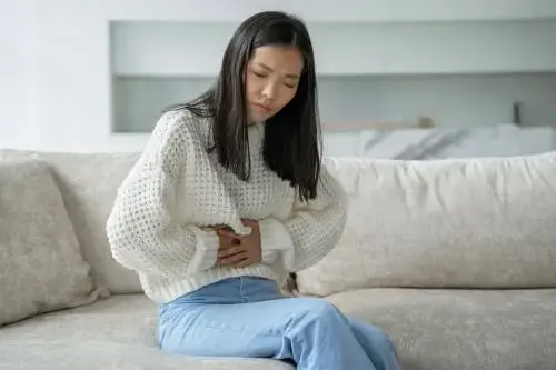 Importância da dor abdominal persistente em meninas: alerta para tumor ovariano