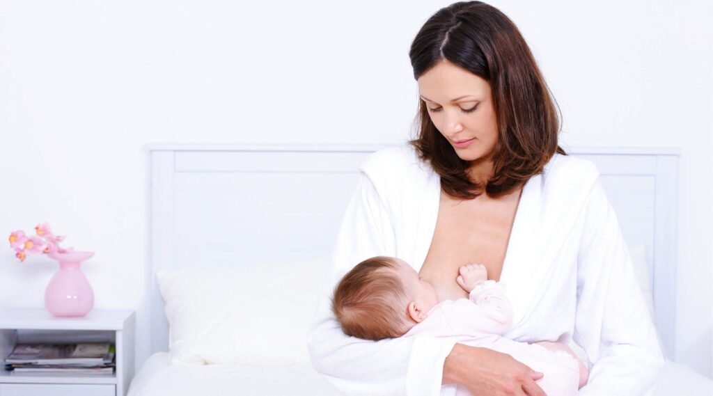 Agosto Dourado: A importância do acompanhamento obstétrico para o sucesso da amamentação.